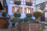 Gueberschwihr - Maison et fontaine (Crédits : OT du Canton de Rouffach)